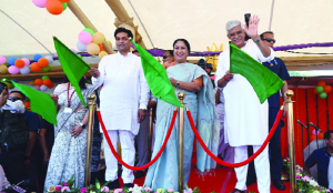`cm-rekha-minister-shekhawat-flag-off-train-somnath-yatra`