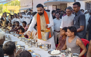 27 lakh people in 13 Bihar districts hit by floods; CM inspects community kitchens