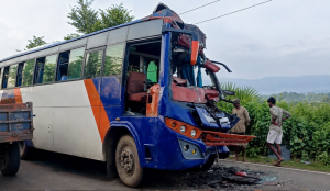 3 Dead, 10 injured as bus carrying Nepali 'kanwariyas' rams truck in Jharkhand