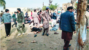 31 killed in suicide attack at Shia mosque in Pakistan