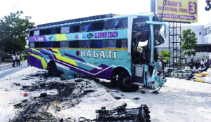 6 killed, 20 injured as bus crashes into truck in Vadodara