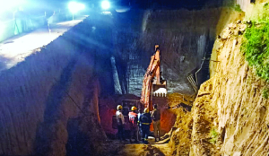 7 killed as mound collapses at Gurugram construction site