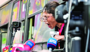 Amid mass detentions, volunteer network offers medical, legal aid to protesters