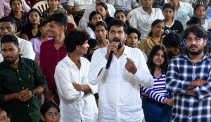 Auto unions welcome Marathi extension, Sanjay Raut attacks Fadnavis move