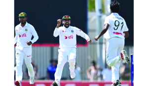 Bangladesh closes in on historic win as Australia’s batting woes return on Day 3