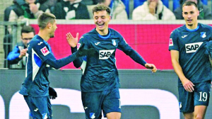 Bayern beats Cologne, sets record after smoke stops play in Bundesliga