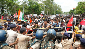 Bihar Police use tear gas, water cannons to stop NEET Protest march; Students demand Pradhan's resignation