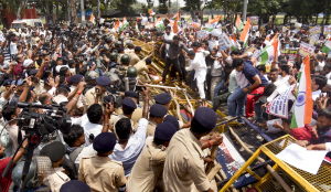 Bihar police use water cannons as protesting BPSC students march to gherao CM residence