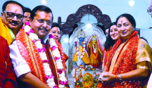 BJP chief Nabin, CM Rekha offer prayers at Kalibari temple