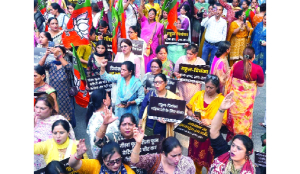 BJP Mahila Morcha protests over Rahul Gandhi’s alleged misbehaviour with women cops