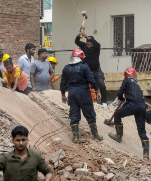 Building collapses in south Delhi's Satya Niketan; 1 dead, 2 critical, several trapped