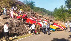 Bus crash in Jammu kills 21, army rescues many