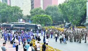 Capital will not be held hostage: CM slams Rahul, Kejriwal over protest bid