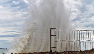 China Raises Typhoon Alert to Highest Level as Dolphin Batters East Coast With 16-Force Gusts