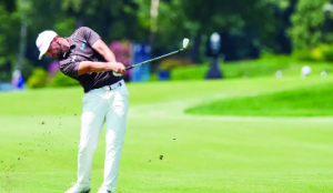 Clark pulls away for 5-shot lead at Bellerive over Rory McIlroy and Cantlay
