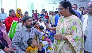 CM conducts surprise inspection of Aruna Asaf Ali hospital