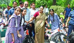 CM distributes 200 bicycles to class 9 girls under vidya vahini Yojna
