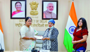 CM gives Rs 1 cr each to families of COVID-19 warriors