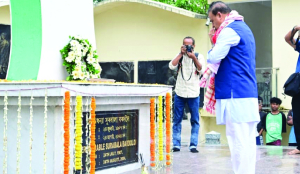 CM Himanta pays tribute to Lokapriya Gopinath Bordoloi at his memorial