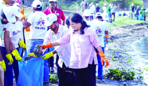 CM joins Yamuna cleaning drive, calls for people’s participation