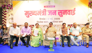 CM Rekha directs officials to ensure timely resolution of resident grievances