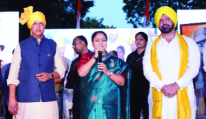 CM Rekha unveils Bhagat Singh statues, renames RCS office