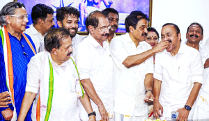 Congress leaders vie for top post in Kerala