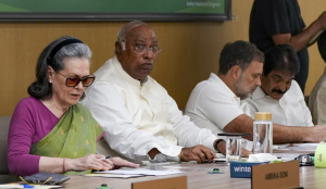 Congress resolves to follow its 1937 resolution, to sing only 2 stanzas of Vande Mataram at party events