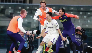 De Gea’s saves lift Fiorentina to a tense win over Verona