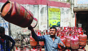 Delhi Govt caps commercial LPG supply at 20% amidst shortage
