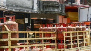 Delhi Govt to give away free LPG on Holi, Diwali