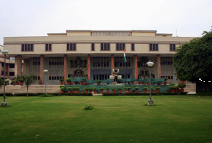 Delhi HC declines urgent hearing on PIL seeking hostels in DU colleges