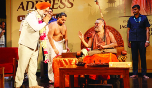 Delhi LG Sandhu welcomes Kanchi Shankaracharya at India Foundation event