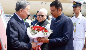 Maharashtra CM Devendra Fadnavis welcomes Vietnam President To Lam in Mumbai