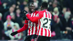 Diarra steers Sunderland to comfortable victory