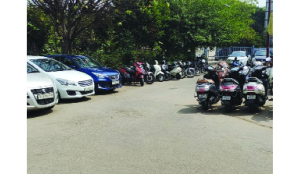 DU warns students against roadside parking, cites emergency access issues