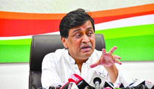 Ex-Maharashtra CM writes to RBI about critical currency shortage
