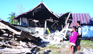 Fear grips children after deadly earthquake in Indonesia leaves thousands displaced