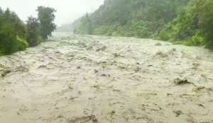 Flash floods in Himachal; Manali-Leh highway blocked