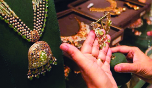 Gold futures slip to Rs 1,41,274/10g