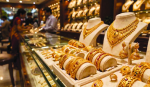 Gold jumps to 7-week high of Rs 1.53 lakh/10g