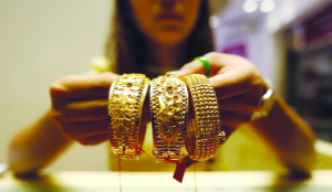 Gold price rises Rs 650 to Rs 1.66 lakh/10g in Delhi