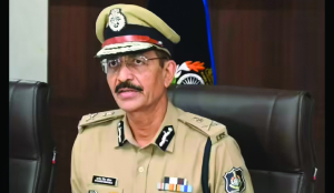 Gujarat DGP reviews various facilities at Police Bhavan