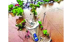 Gujarat flood: 35 dead in 2 days; restoration speeds up