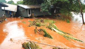Hawaii suffers its worst flooding in 20 years; forecasters warn of more rain