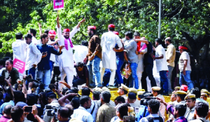 HC backs students protesting MPSC exam irregularities