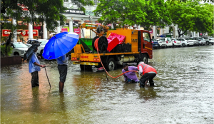 Heavy rain batters Delhi, sparks 136 complaints