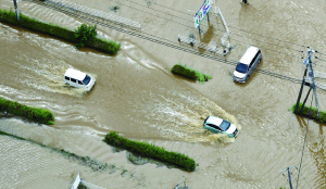 Heavy rain causes flooding near Tokyo; kills five, disrupts train, air travel