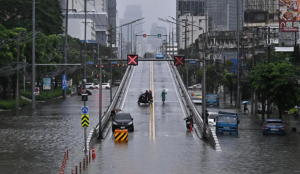Heavy rain floods Bangkok, disrupts traffic and forces evacuations