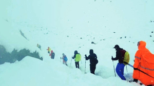 Heavy snowfall halts trekking on high-altitude routes in Nepal